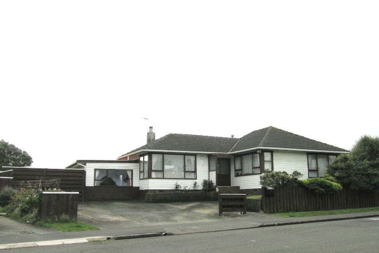 Photo of property in 11 Loasby Crescent, Newlands, Wellington, 6037