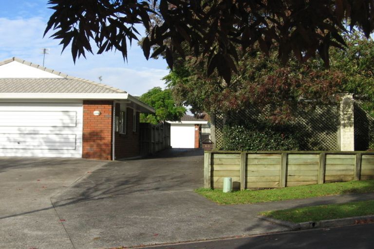 Photo of property in 2/5 Solana Court, Botany Downs, Auckland, 2010