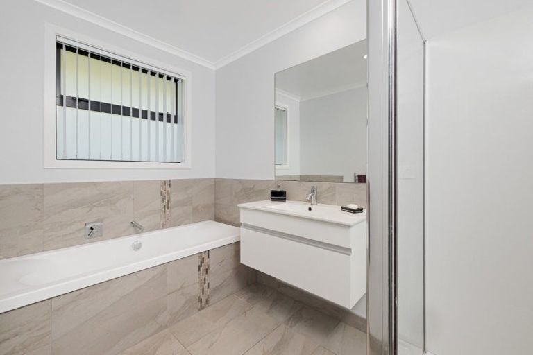 Photo of property in 19 Ballintoy Park Drive, Welcome Bay, Tauranga, 3175