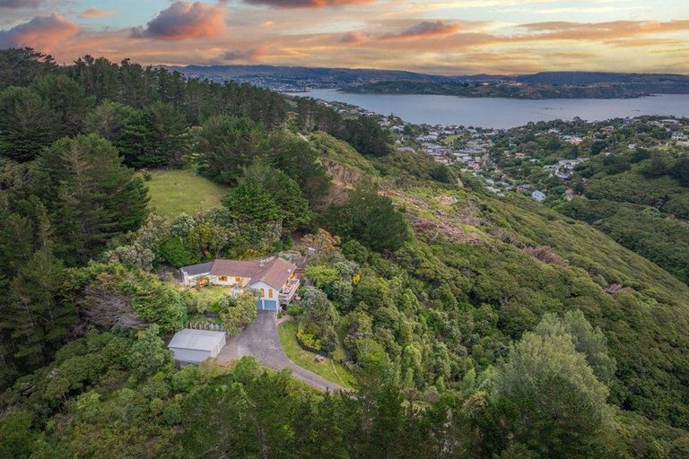 Photo of property in 104 Airlie Road, Plimmerton, Porirua, 5026