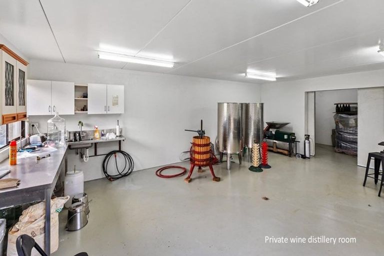 Photo of property in 76 Brick Bay Drive, Sandspit, Warkworth, 0982