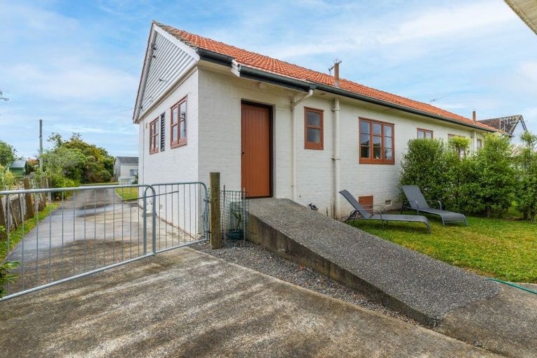 Photo of property in 21 Robert Street, Marton, 4710