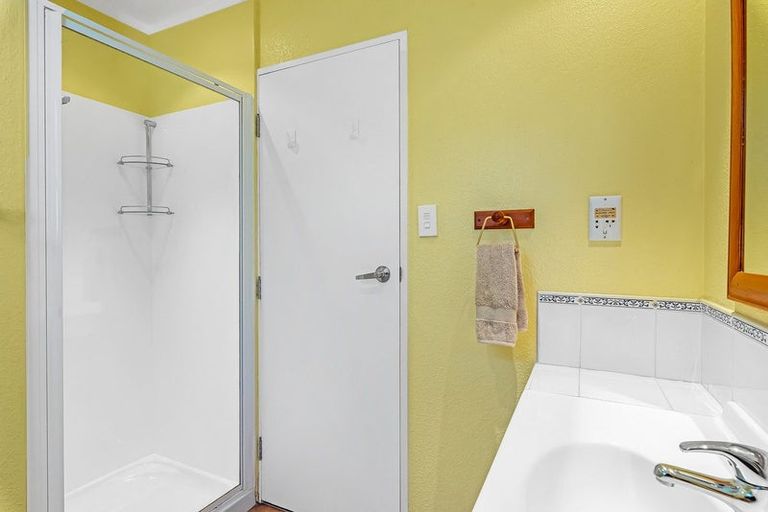 Photo of property in 15 Kanawa Street, Waikanae, 5036