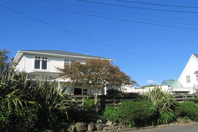Photo of property in 2 Nevay Road, Karaka Bays, Wellington, 6022