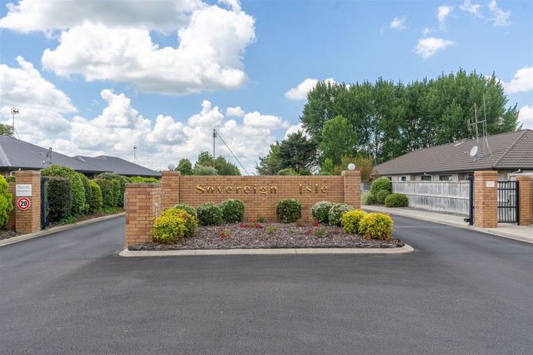 Photo of property in 15 Sovereign Isle Lane, Rototuna, Hamilton, 3210