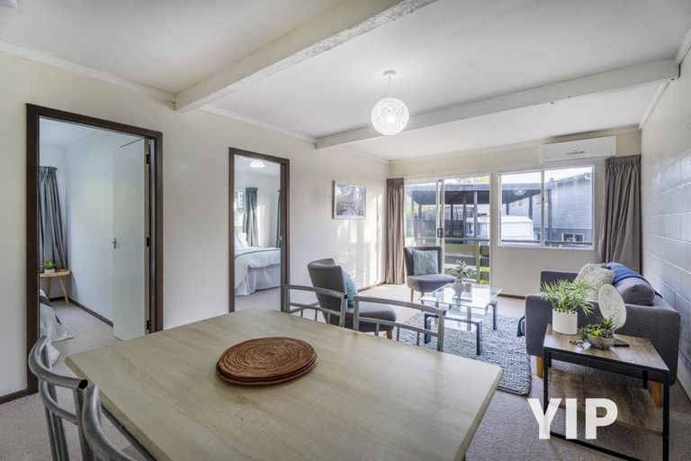 Photo of property in 15f2 Bloomsbury Grove, Newlands, Wellington, 6037