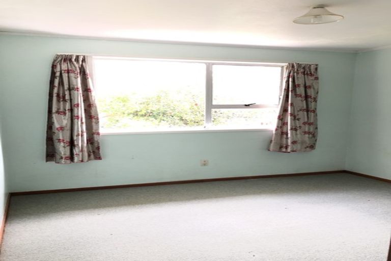 Photo of property in 3 Tahu Crescent, Sunnynook, Auckland, 0620