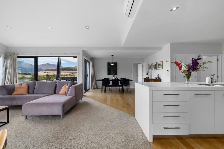 Photo of property in 4 Kinross Lane, Jacks Point, Queenstown, 9371