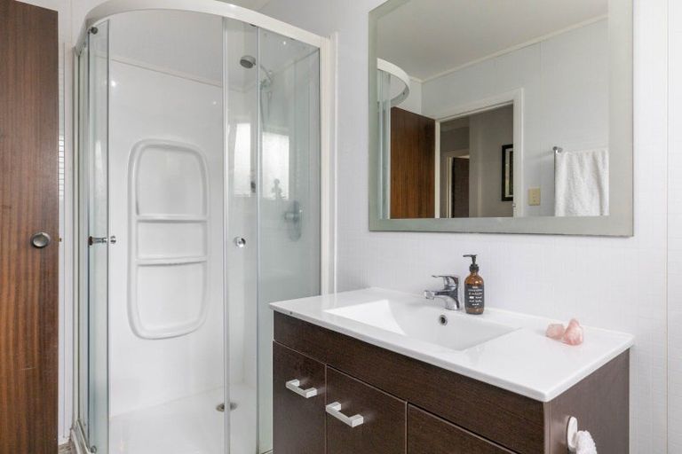 Photo of property in 11 Te Hatepe Avenue, Taupo, 3330