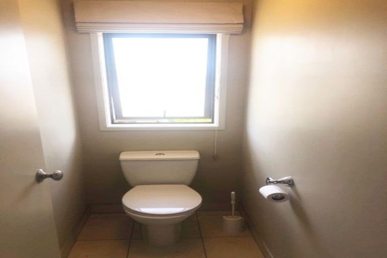 Photo of property in 20 Seamount Drive, Red Beach, 0932