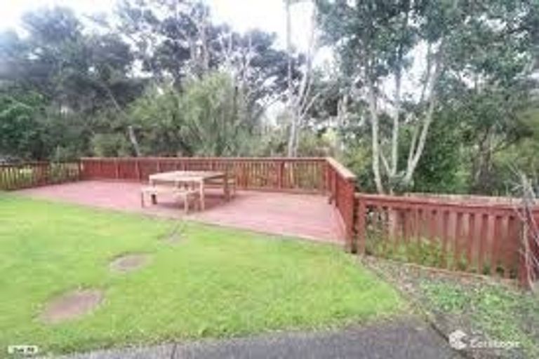 Photo of property in 36 Newbury Place, Schnapper Rock, Auckland, 0632