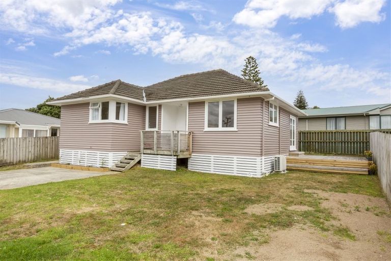 Photo of property in 2a Taupiri Crescent, Titahi Bay, Porirua, 5022