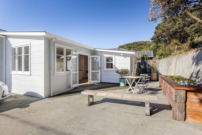 Photo of property in 189 Severn Street, Island Bay, Wellington, 6023