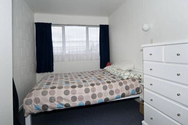 Photo of property in 1 Hinekohu Street, New Lynn, Auckland, 0600