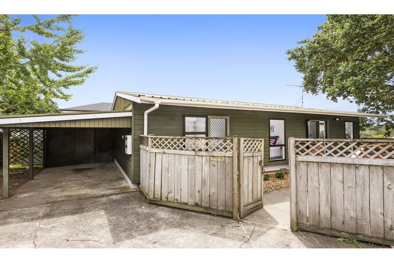 Photo of property in 3/41 Nikau Street, New Lynn, Auckland, 0600