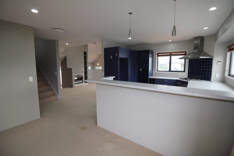 Photo of property in 28 Tamworth Crescent, Newlands, Wellington, 6037