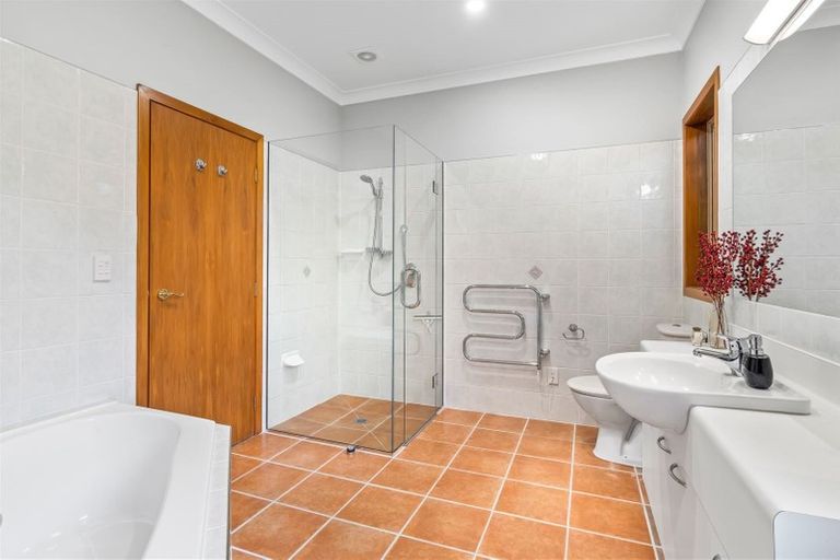 Photo of property in 6 Westall Lane, Avonhead, Christchurch, 8042