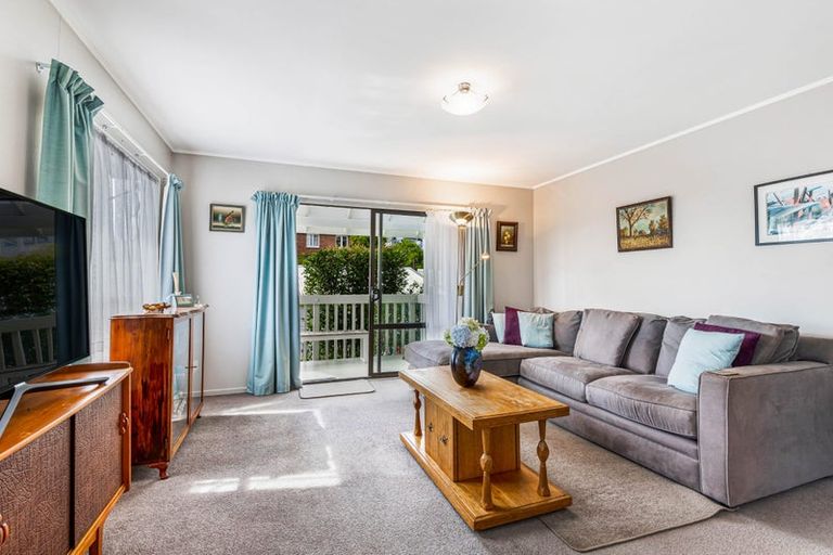 Photo of property in 2/6 Helena Street, Massey, Auckland, 0614