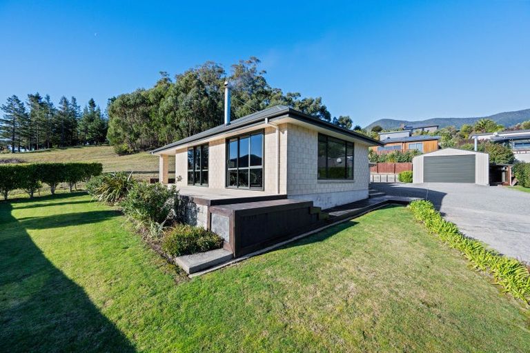 Photo of property in 10 Pukeko Place, Picton, 7220