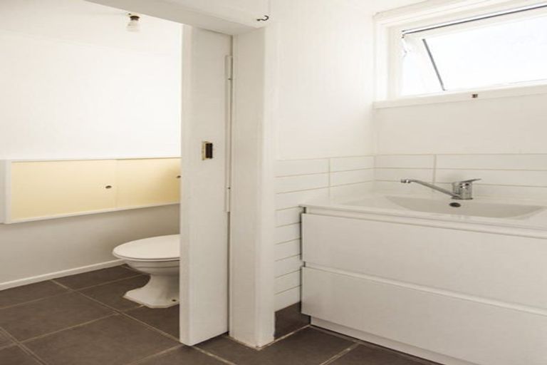 Photo of property in 17 Bedford Street, Northland, Wellington, 6012