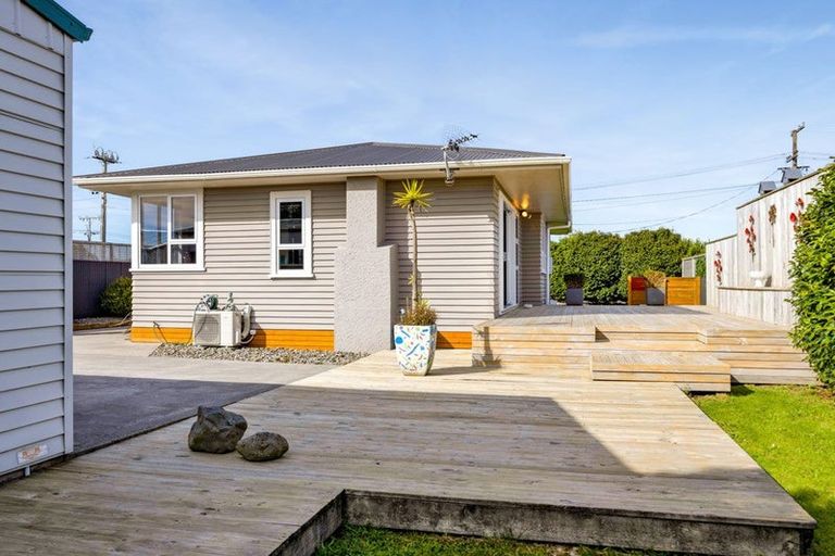 Photo of property in 2 Maire Street, Hawera, 4610