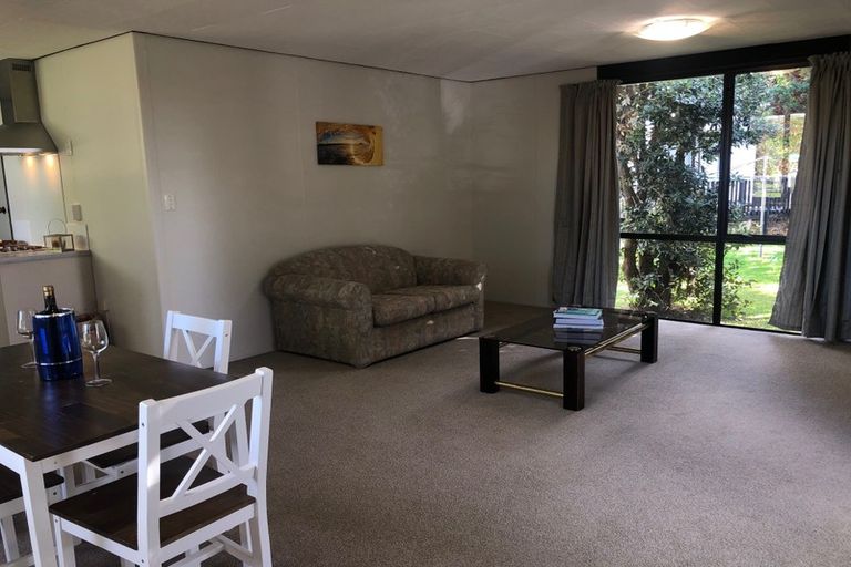 Photo of property in 1/5 Compass Place, Te Atatu Peninsula, Auckland, 0610