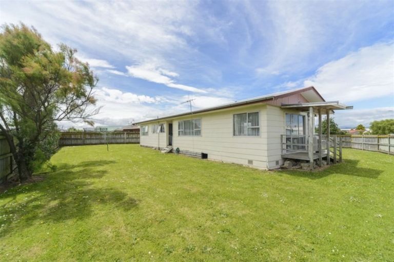 Photo of property in 10 Gladys Place, Kelvin Grove, Palmerston North, 4414