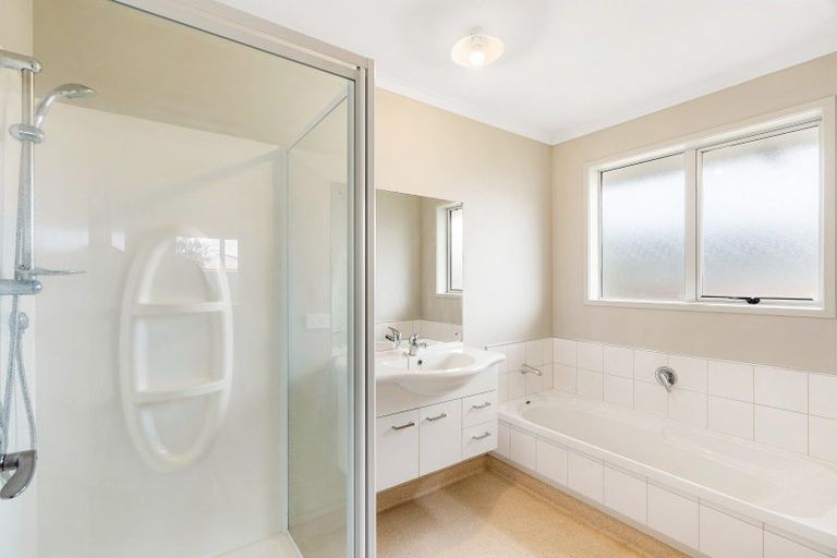 Photo of property in 17f Meeanee Road, Taradale, Napier, 4112