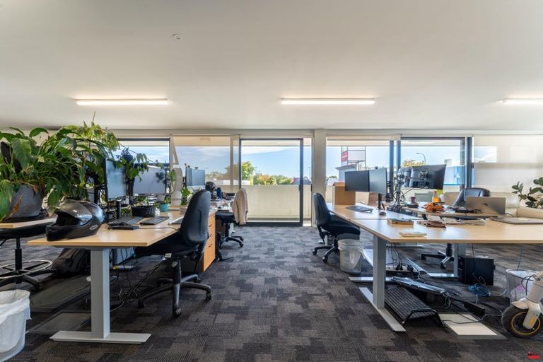 Photo of property in 16 Stirling Crescent, Hokowhitu, Palmerston North, 4410