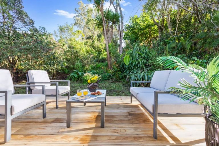 Photo of property in 9a/2 De Val Drive, Titirangi, Auckland, 0604