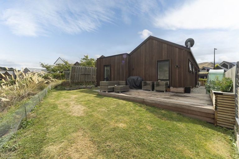 Photo of property in 22 Huxley Place, Lake Hayes, Queenstown, 9304