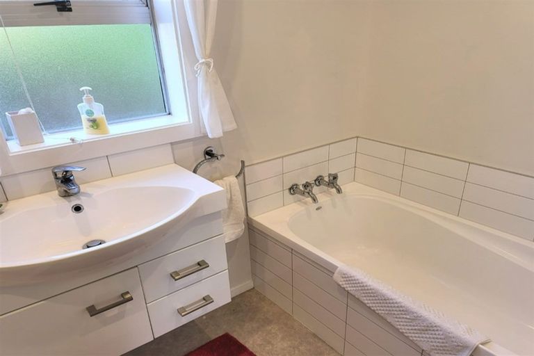 Photo of property in 90 Eden Street, Island Bay, Wellington, 6023