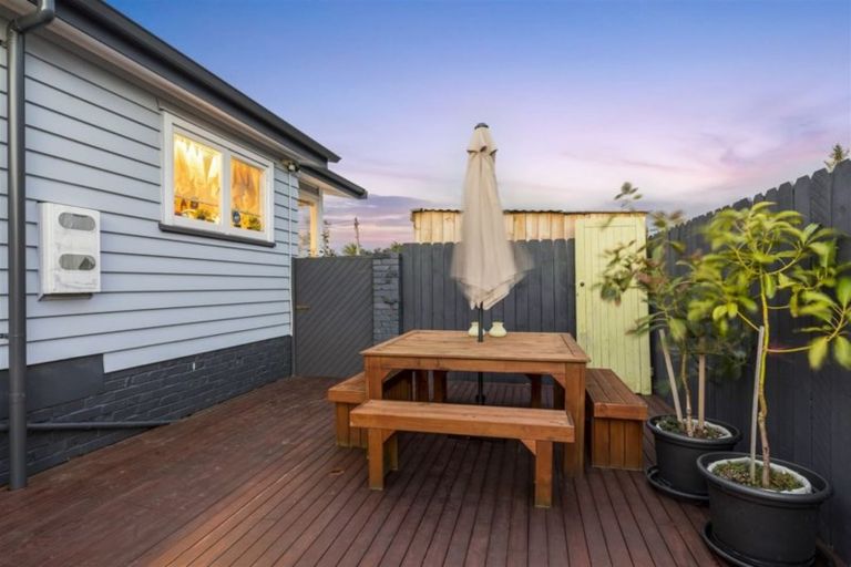 Photo of property in 3 Crompton Road, Massey, Auckland, 0614