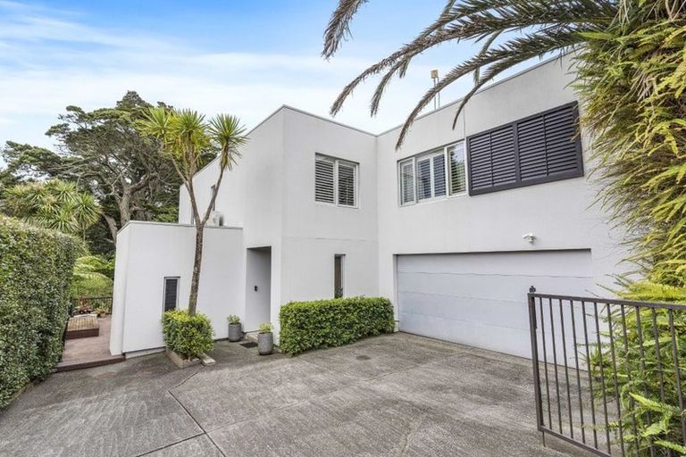 Photo of property in 11a Wernham Place, Northcote, Auckland, 0626