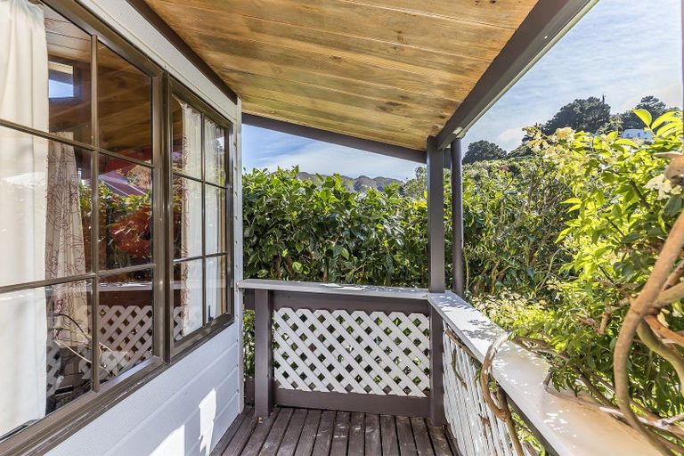 Photo of property in 28 John Witton Drive, Crofton Downs, Wellington, 6035