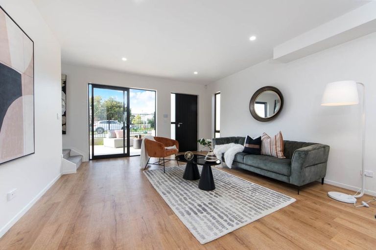 Photo of property in 2/85 Royal View Road, Te Atatu South, Auckland, 0610