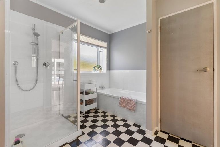 Photo of property in 98 Oxford Road, Okato, 4335