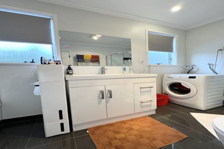 Photo of property in 2 Agincourt Street, Glenfield, Auckland, 0629