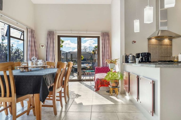 Photo of property in 2 Honeysuckle Lane, Ohauiti, Tauranga, 3112