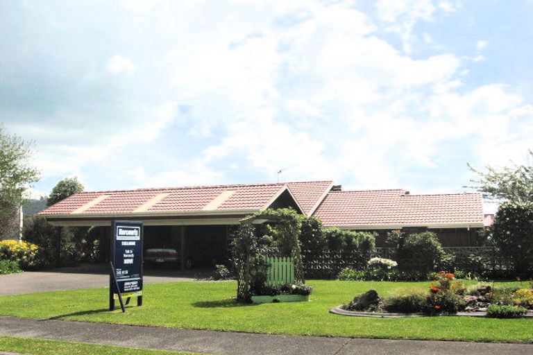Photo of property in 11 Rika Place, Kawaha Point, Rotorua, 3010
