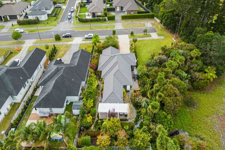 Photo of property in 24 Hooton Drive, Kumeu, 0810