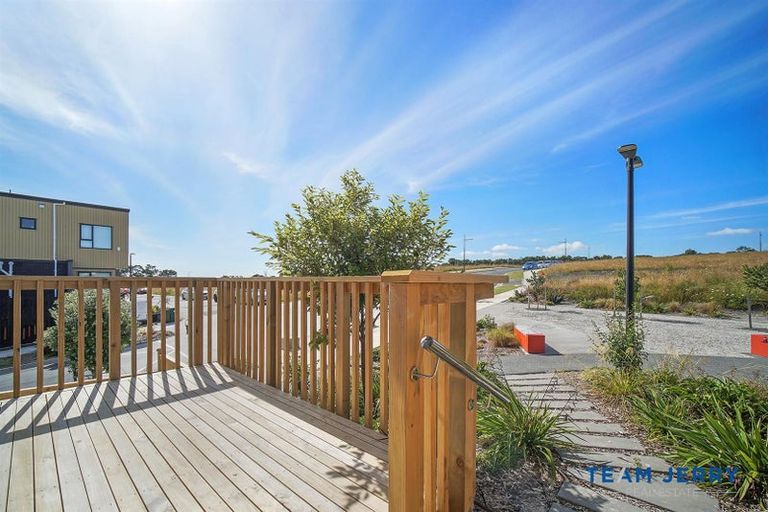 Photo of property in 1 Heketara Way, Massey, 0614