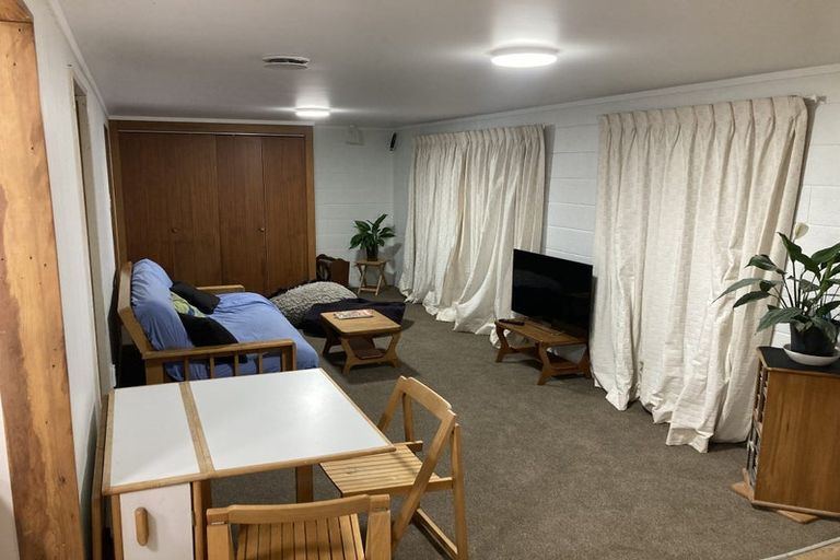 Photo of property in 7 Martin Crescent, Northcote, Auckland, 0627