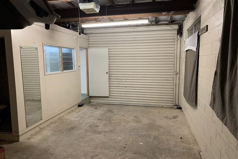 Photo of property in 29 Golf Road, New Lynn, Auckland, 0600