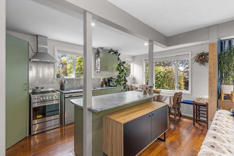 Photo of property in 6 Wilding Street, Saint Martins, Christchurch, 8022