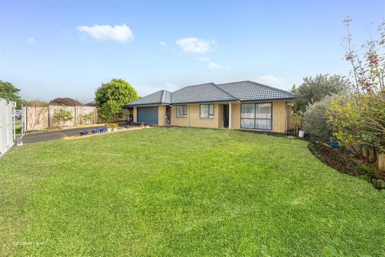 Photo of property in 16 Frank Bunce Grove, Flat Bush, Auckland, 2019