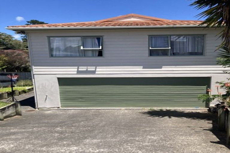 Photo of property in 15 Loughanure Place, Massey, Auckland, 0614