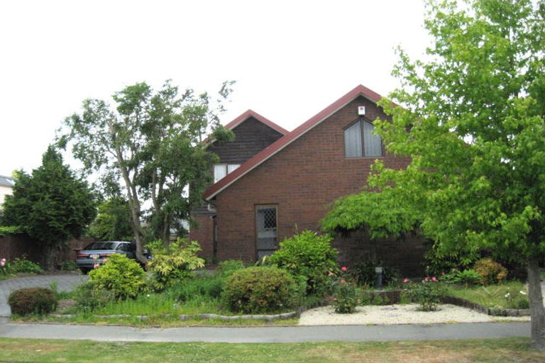 Photo of property in 6 Derenzy Place, Avonhead, Christchurch, 8042