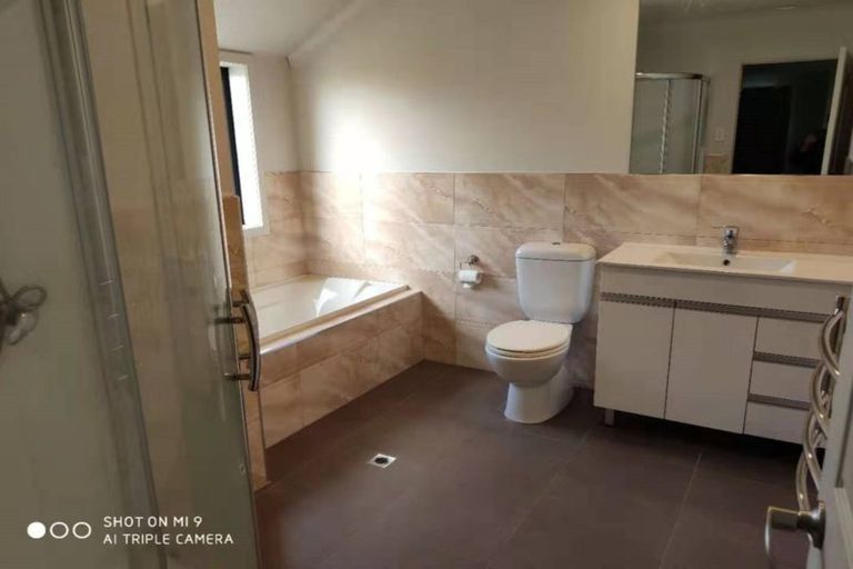 Photo of property in 1/2 Swan Hill Drive, Glen Eden, Auckland, 0602