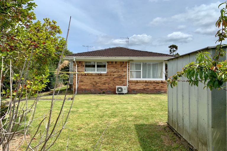 Photo of property in 2/4 Lingfield Street, Glenfield, Auckland, 0629
